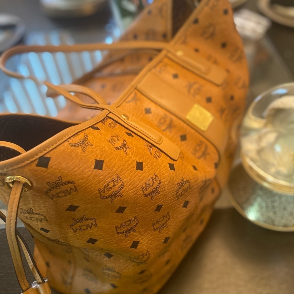 3 Piece Sale ๐MCM Tote Handbag Wallet - Picture 7 of 16